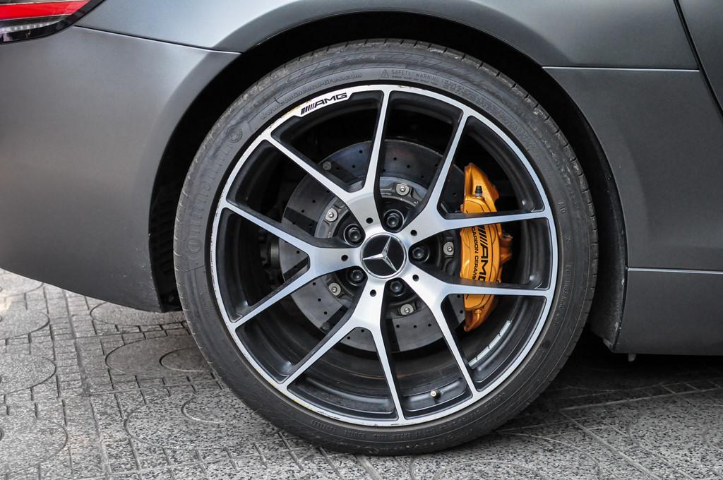 Mercedes SLS AMG GT nhà chồng Tăng Thanh Hà tái xuất trên phố-4