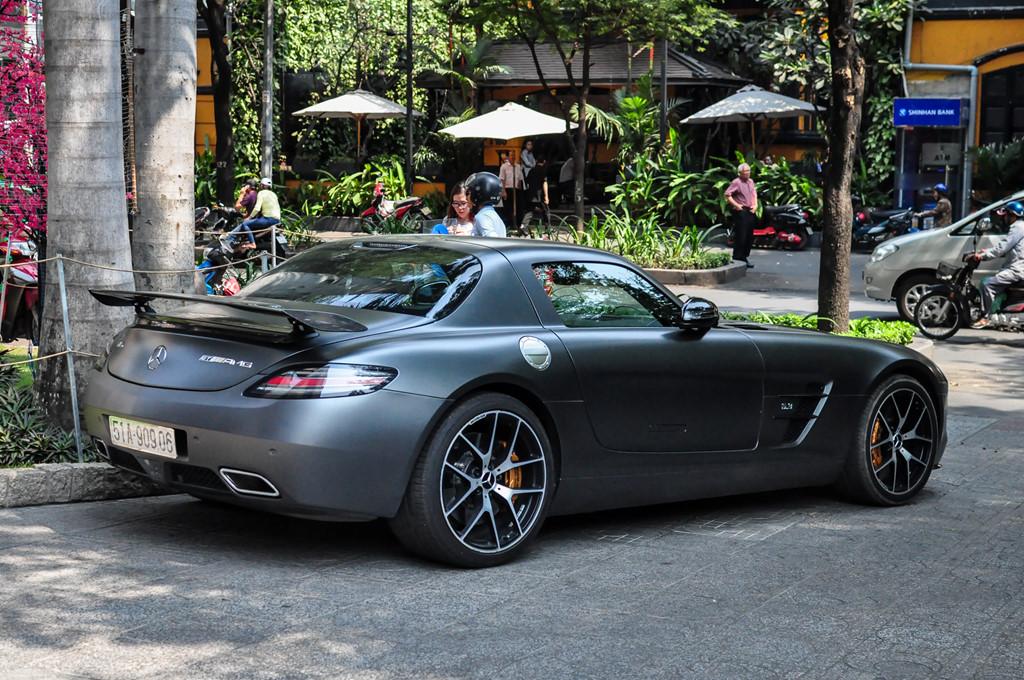 Mercedes SLS AMG GT nhà chồng Tăng Thanh Hà tái xuất trên phố-5