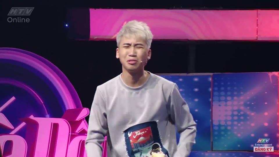 Hot girl - hot boy Việt: Huy Cung bị fans phanh phui ảnh dìm hàng trên sân khấu Vì yêu mà đến-1