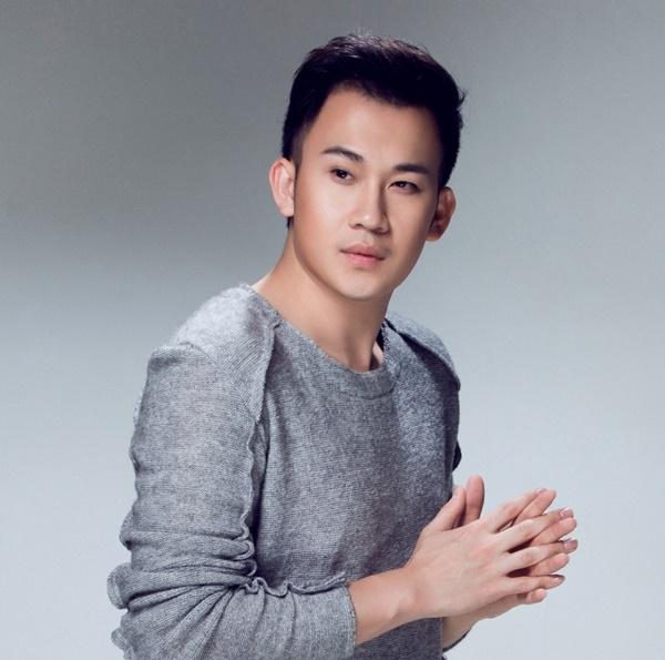 Muôn vàn tình huống ca sĩ bị fan cuồng quấy rối, sờ soạng khi đang diễn trên sân khấu-6