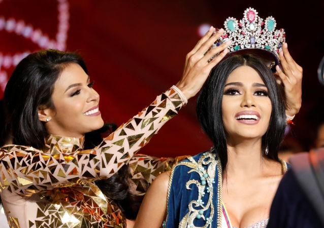 Lộ diện 12 đối thủ đầu tiên của HHen Niê tại Hoa hậu Hoàn vũ Thế giới 2018-14