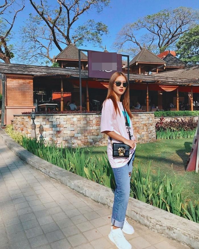 Bộ đôi hotgirl thị phi Linh Ka - Trương Hoàng Mai Anh khoe dáng cùng áo dài đón Tết-5