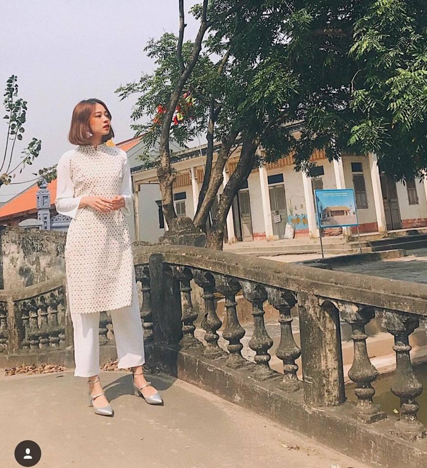 Bộ đôi hotgirl thị phi Linh Ka - Trương Hoàng Mai Anh khoe dáng cùng áo dài đón Tết-2