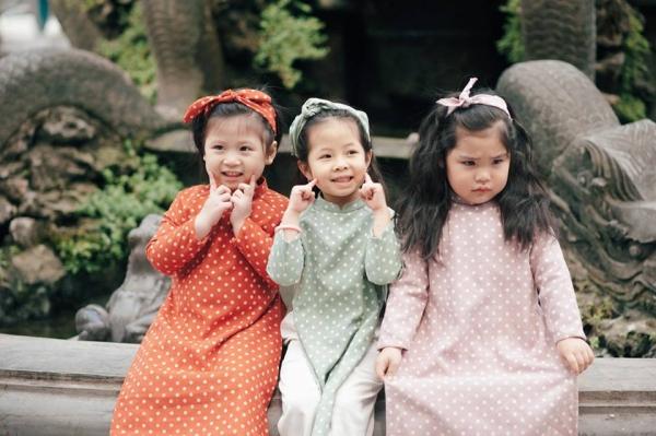Chết cười với bộ ảnh mẫu nhí chụp ảnh Tết mà hờn dỗi từ đầu đến cuối, mặt bí xị như mất Tết-2