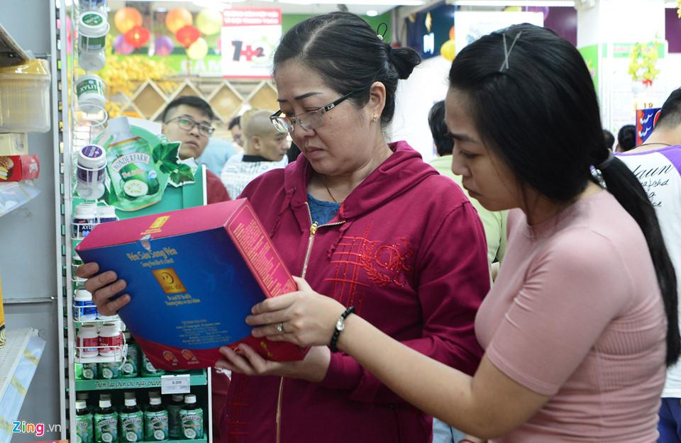 Sắm Tết ngày chủ nhật cuối cùng của năm: Mất gần cả giờ để trả tiền-10