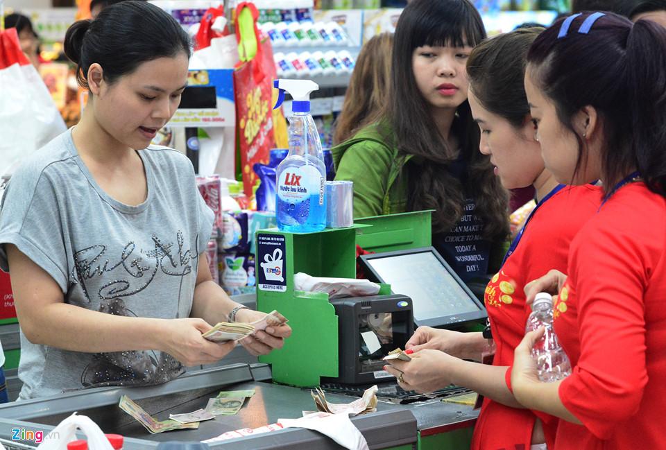 Sắm Tết ngày chủ nhật cuối cùng của năm: Mất gần cả giờ để trả tiền-8