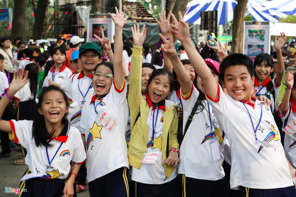 Hàng nghìn người dạo chơi Hội hoa xuân Tao Đàn-3