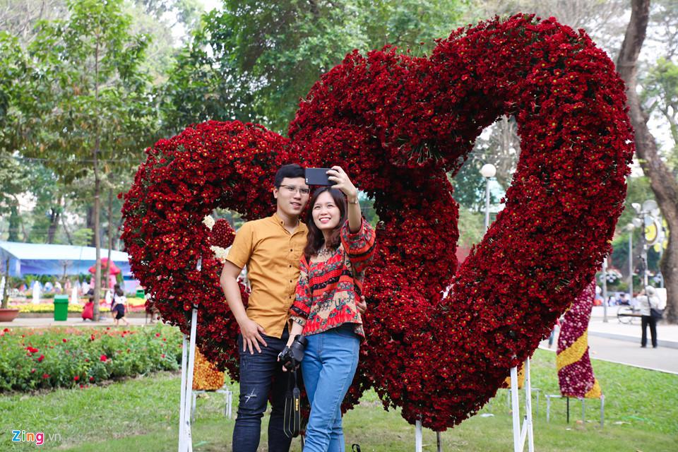 Hàng nghìn người dạo chơi Hội hoa xuân Tao Đàn-4