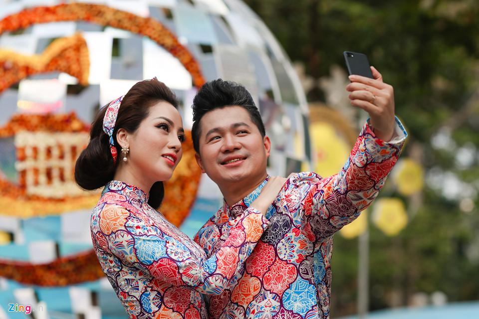 Hàng nghìn người dạo chơi Hội hoa xuân Tao Đàn-5