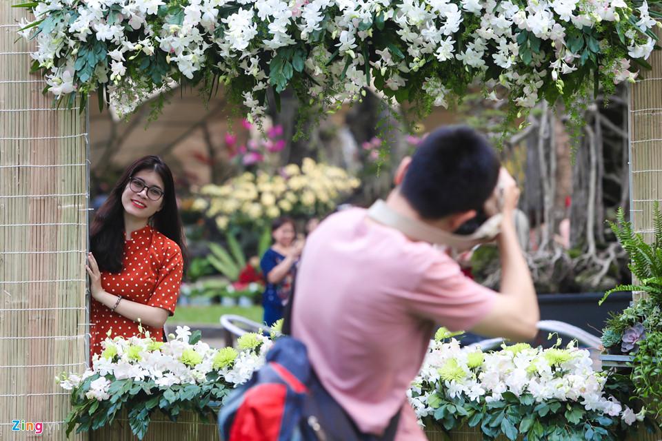 Hàng nghìn người dạo chơi Hội hoa xuân Tao Đàn-6