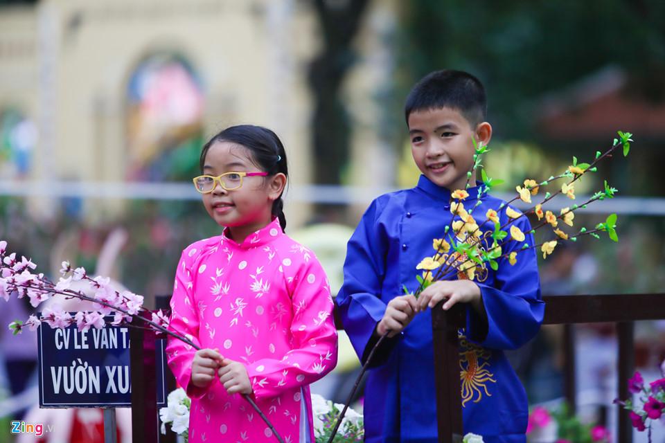 Hàng nghìn người dạo chơi Hội hoa xuân Tao Đàn-8