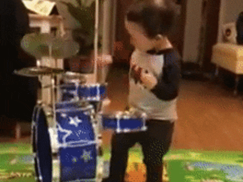 Hot girl - hot boy Việt: Ly Kute khoe con trai Khoai Tây trổ tài làm nhạc công siêu đáng yêu