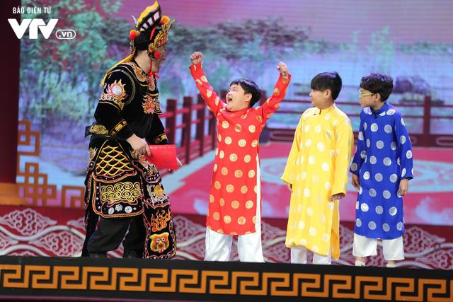 Con trai Xuân Bắc đóng Táo Quân 2018: Cầm tiền thì sợ tiền rơi, cầm tờ A4 đời đời ấm no-1