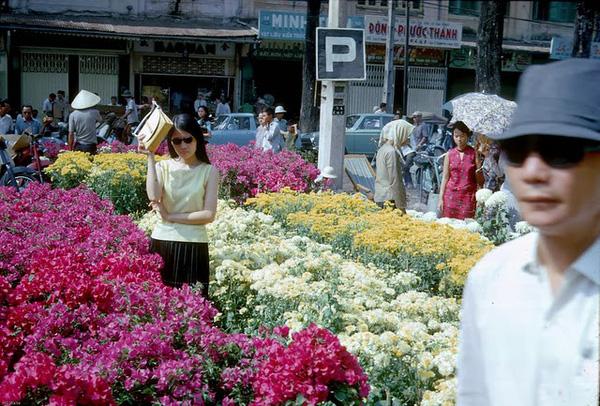 Một góc chợ hoa ở TP HCM những năm 1990, cúc bạt ngàn. (Nguồn: Internet)