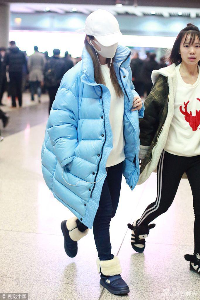 Xuất hiện lần đầu sau scandal ngoại tình, Lý Tiểu Lộ bịt kín khẩu trang, liên tục cúi mặt-5