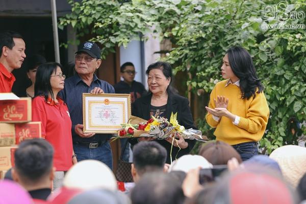 Một triệu biểu cảm đặc biệt của Mỹ Tâm trong chuyến từ thiện khép lại năm 2017 đại thắng-1