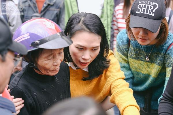 Một triệu biểu cảm đặc biệt của Mỹ Tâm trong chuyến từ thiện khép lại năm 2017 đại thắng-3