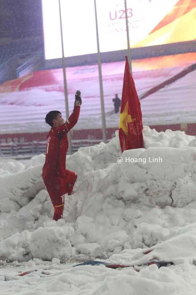 Bạn gái Đỗ Duy Mạnh U23: Dù có hàng ngàn vệ tinh vây quanh, tôi luôn tin tưởng anh Mạnh-4