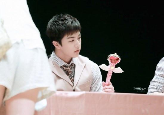 Muôn vàn món quà fan tặng thần tượng: Từ rẻ tiền độc lạ cho đến đắt đỏ siêu sang-11