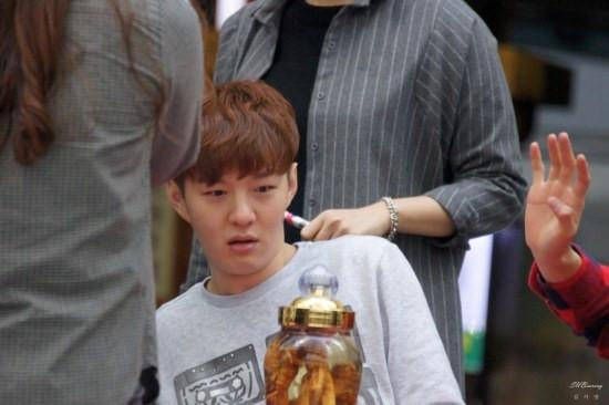 Muôn vàn món quà fan tặng thần tượng: Từ rẻ tiền độc lạ cho đến đắt đỏ siêu sang-12