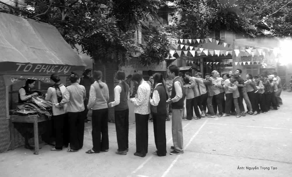 Tết thời bao cấp: Cháy hàng Tết, nhân viên mậu dịch trốn khỏi cửa hàng-2