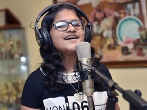 Hát 102 thứ tiếng trong hơn 6 giờ, nữ sinh 12 tuổi lập kỷ lục Guinness