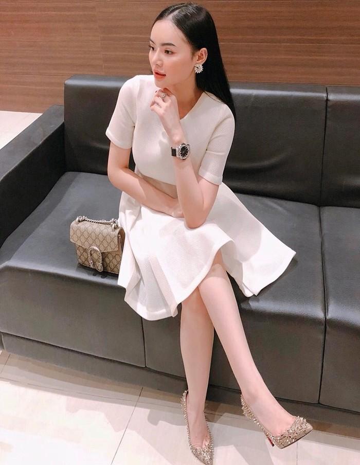 Có chị xinh đẹp, giỏi giang em gái Angela Phương Trinh ngày càng quyến rũ, người dát toàn đồ hiệu-9