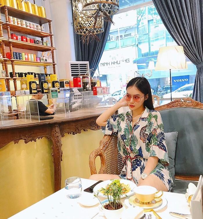 Có chị xinh đẹp, giỏi giang em gái Angela Phương Trinh ngày càng quyến rũ, người dát toàn đồ hiệu-10