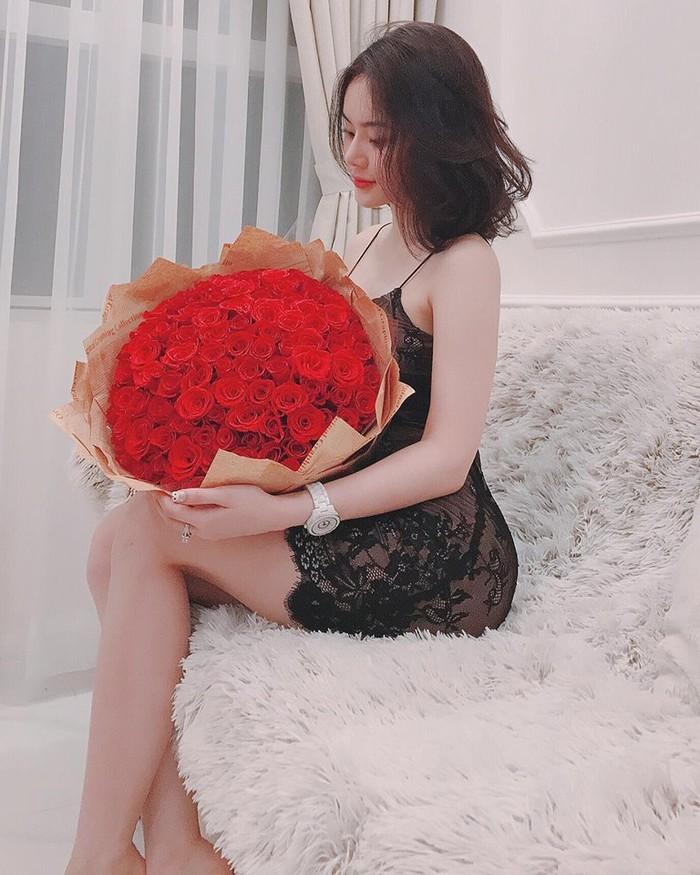 Có chị xinh đẹp, giỏi giang em gái Angela Phương Trinh ngày càng quyến rũ, người dát toàn đồ hiệu-11