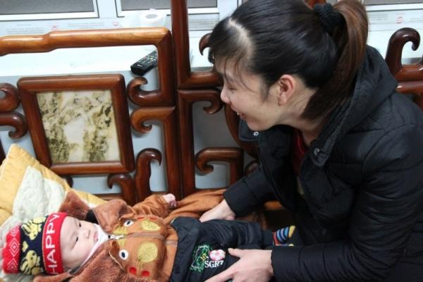 Cái Tết đầu tiên hạnh phúc bên cha mẹ của bé trai nặng 7,1kg kỷ lục ở Vĩnh Phúc-1