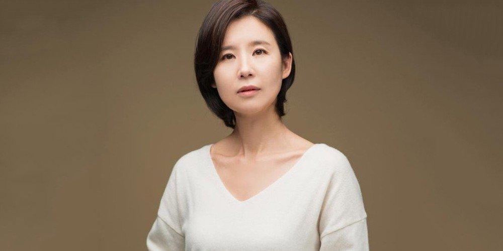 Sao Hàn 12/2: Hoa hậu Hàn Quốc Kim Sa Rang rút khỏi dự án khủng của biên kịch Hậu duệ mặt trời-8