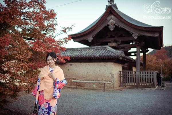 Điểm dừng chân của Thanh Tú là cố đô Kyoto. Không khí cổ xưa trầm mặc nơi đây khiến cô muốn thử trải nghiệm mặc kimono một lần.