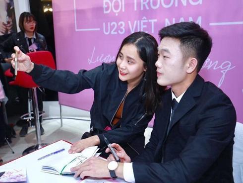 Fan Xuân Trường khóc thét: Ai nỡ dặm phấn trắng bệch 'hại' cực phẩm của U23 thế này?