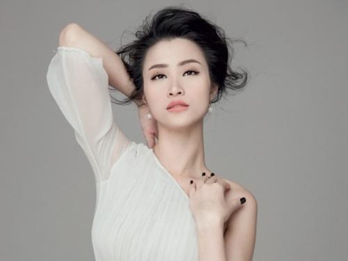 Đông Nhi 2017: Không cần hit, sự nghiệp vẫn ‘nở hoa’ với những thành công này