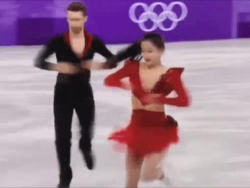 Olympic 2018: Bị tuột áo khi đang biểu diễn, nữ vận động viên 'chữa cháy' khiến cả thế giới phải chú ý