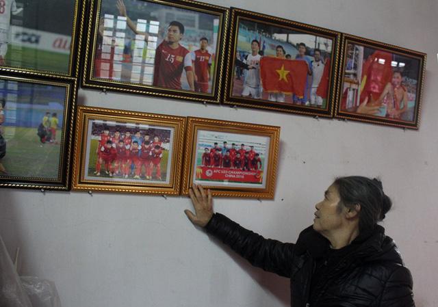 Xúc động mẹ cầu thủ U23 Đức Huy kể chuyện giấu tin bác ruột qua đời để con yên tâm thi đấu-2