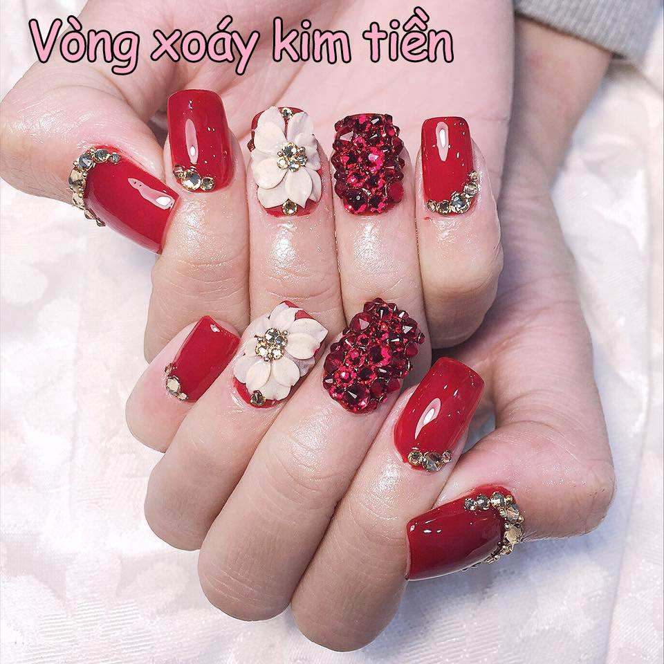 Màu đỏ và màu trắng đều tượng trưng cho sự may mắn và thịnh vượng. Tết đến rồi, ngại gì không thử hai gam màu nổi bật này!