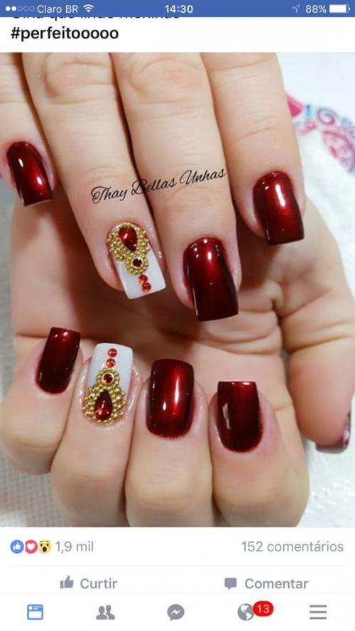 Một mẫu nail cầu kì đem đến sự sang trọng, quyến rũ phù hợp với các bữa tiệc đầu năm.