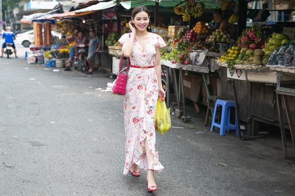 Chỉ là đi chợ Tết ngày xuân, Phương Trinh Jolie có nhất thiết phải đẹp đến vậy không?-1