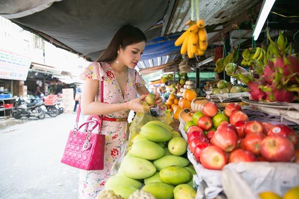 Chỉ là đi chợ Tết ngày xuân, Phương Trinh Jolie có nhất thiết phải đẹp đến vậy không?-4