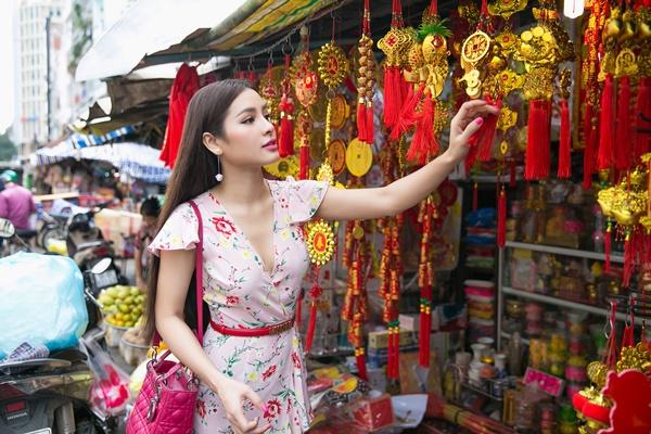 Chỉ là đi chợ Tết ngày xuân, Phương Trinh Jolie có nhất thiết phải đẹp đến vậy không?-6