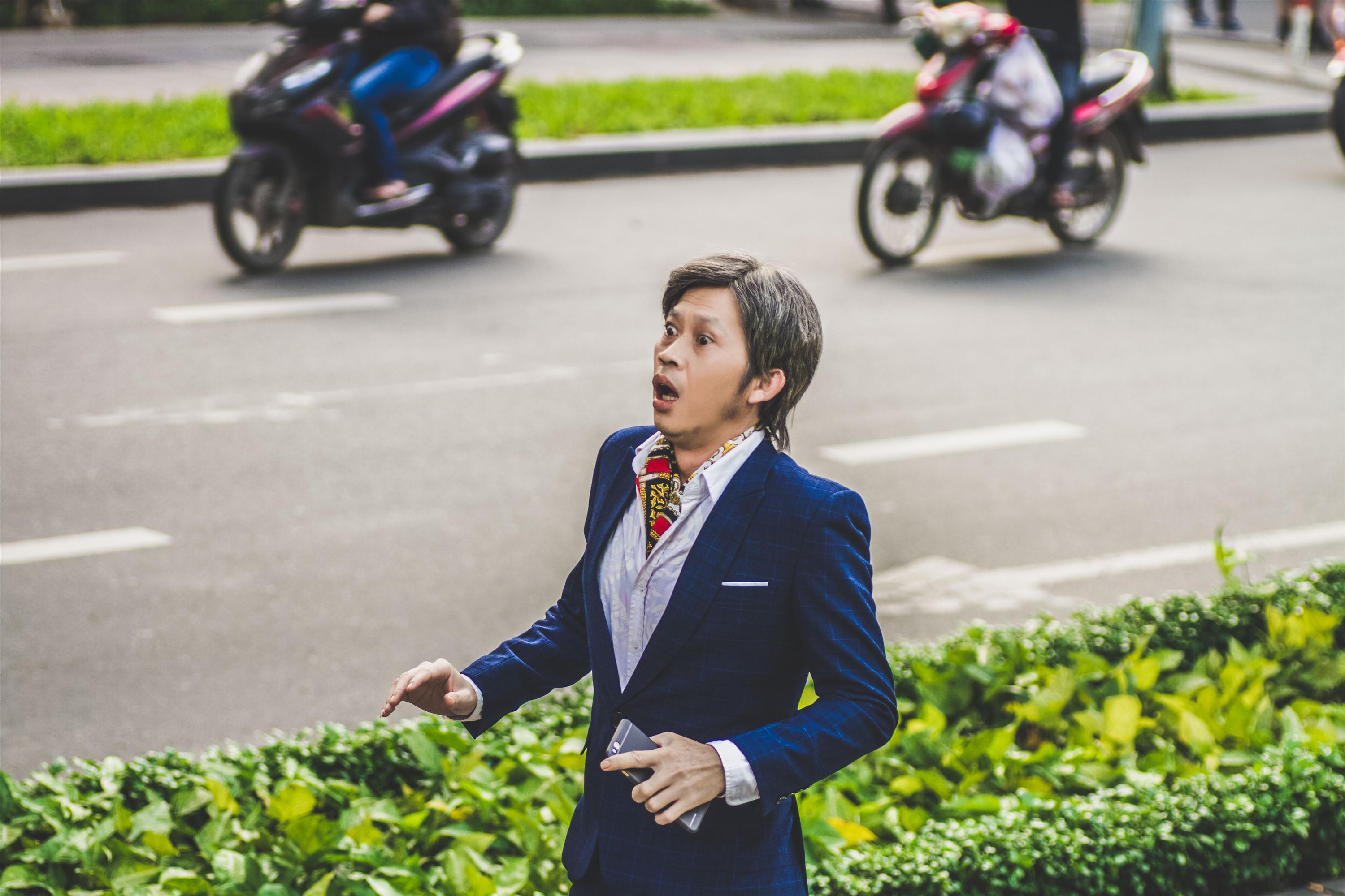 Phim Tết Đích tôn độc đắc của Hoài Linh: Tiếng cười có hậu cho ngày Tết đoàn viên-1