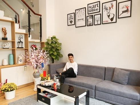 Đầu năm, ghé thăm căn hộ màu trắng sang trọng của Hồ Quang Hiếu