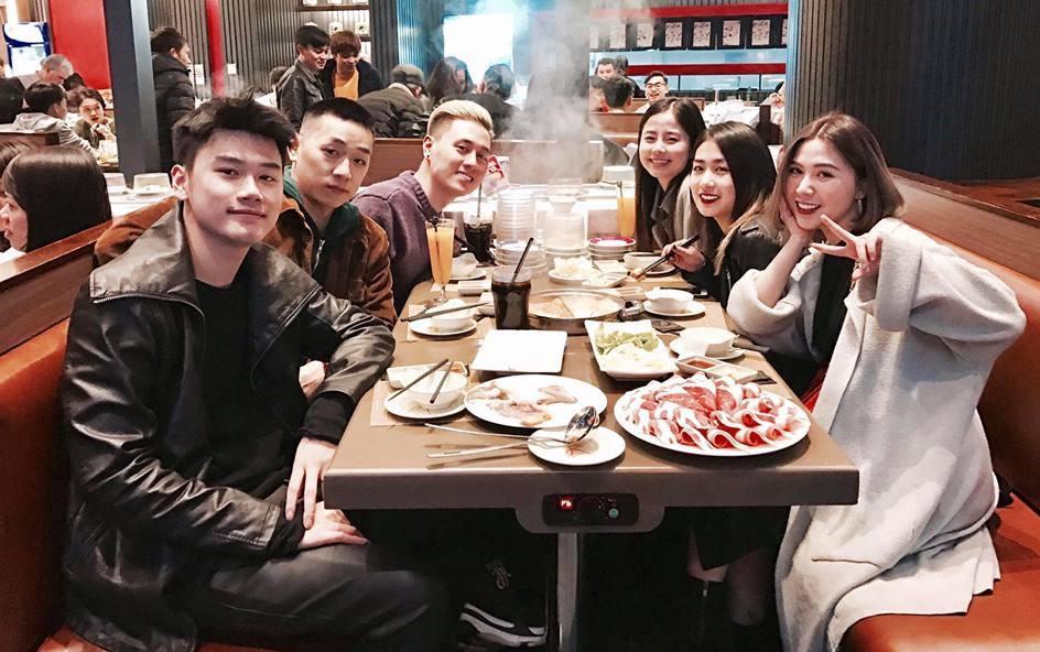 Hot girl - hot boy Việt: Duy Alex quay clip cover siêu ngọt gửi bạn gái nhân dịp Valentine-2