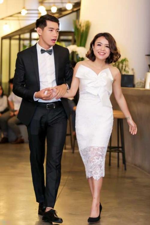 Ba cặp đôi ăn diện hợp tông nhất Vbiz xuống phố ngày Valentine, ai cũng phải ngoái nhìn-5