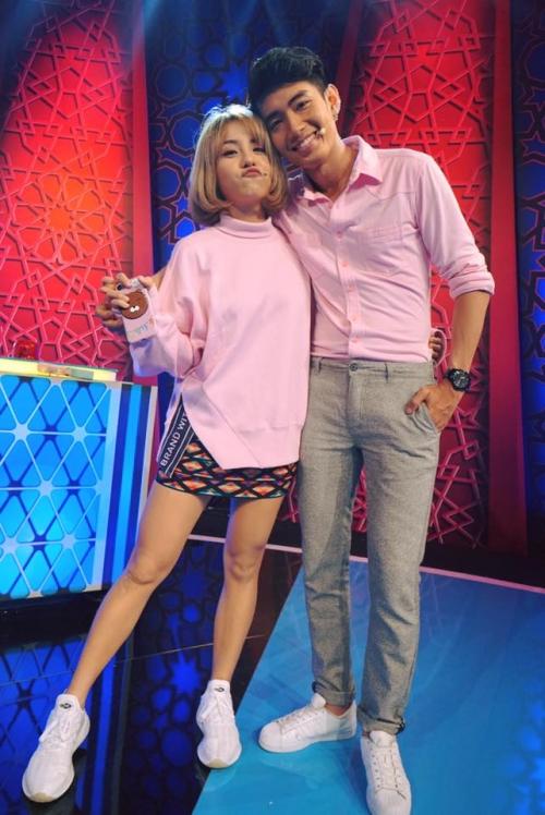 Ba cặp đôi ăn diện hợp tông nhất Vbiz xuống phố ngày Valentine, ai cũng phải ngoái nhìn-6