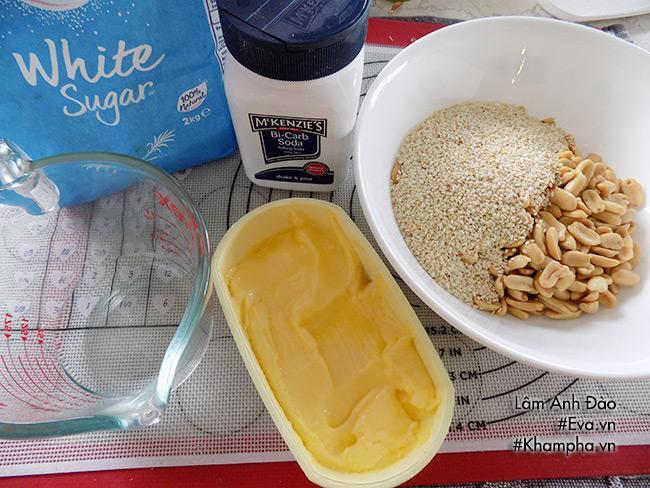 Nhanh tay làm kẹo lạc giòn tan đãi khách-1