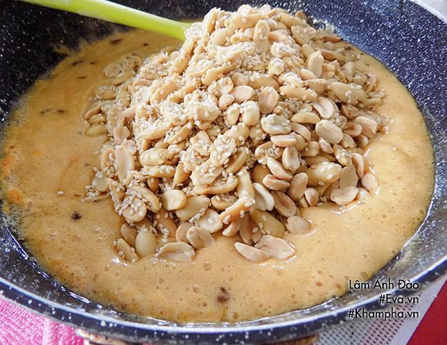 Nhanh tay làm kẹo lạc giòn tan đãi khách-5