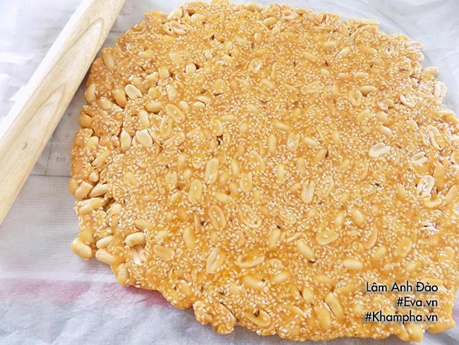 Nhanh tay làm kẹo lạc giòn tan đãi khách-6