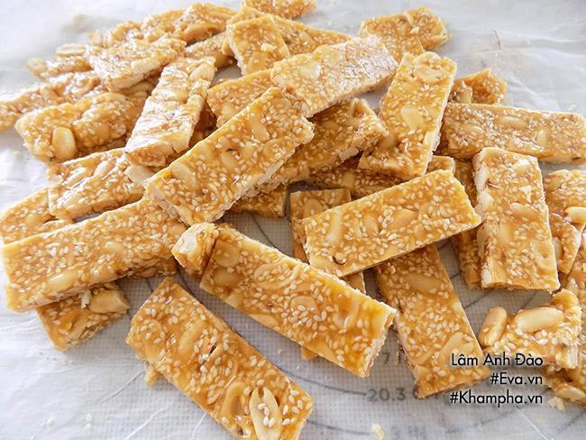 Nhanh tay làm kẹo lạc giòn tan đãi khách-7
